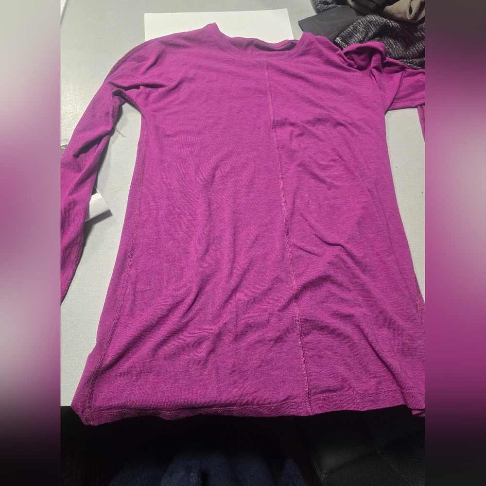 Lululemon size 8 long sleeve